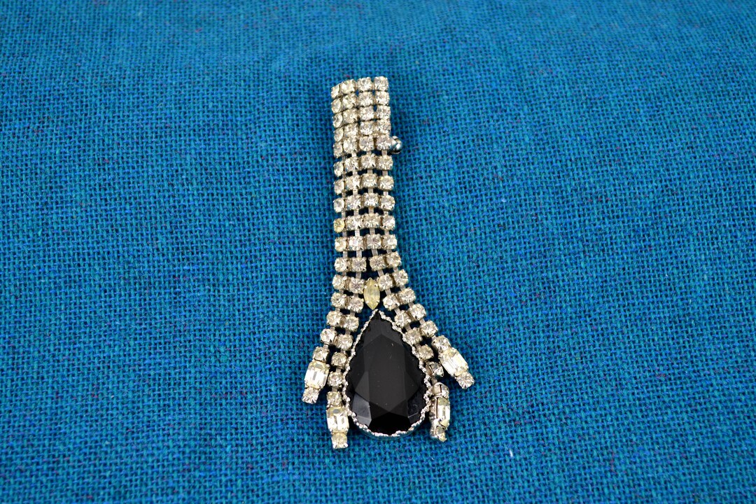 Belle broche vintage grande feuille avec strass irisés et perles