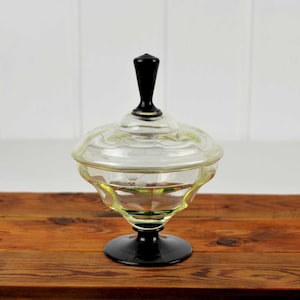 Tarro de cristal de uranio con tapa Art Deco de los años 20 y 30, diseño vintage cortado, cristal hialino, plato para dulces de cristal negro, azucarero, decoración