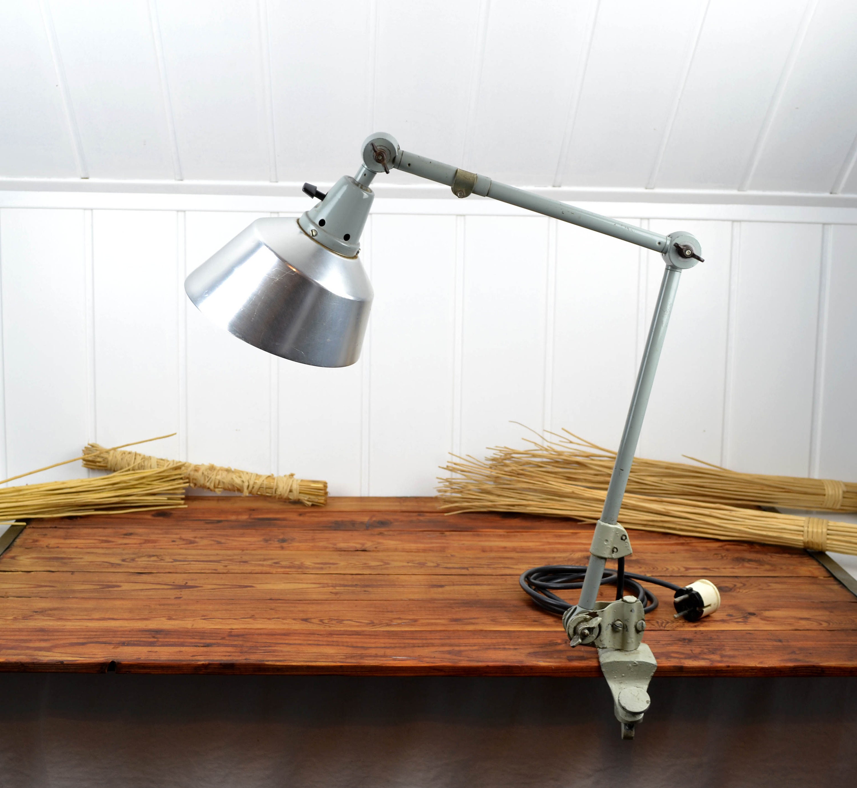 Lampe d atelier industrielle articulée vintage - Brocante en ligne