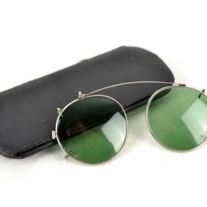 Antique sunglasses to clip on, green tinted glasses from the 1920s and 1930s with case for nickel, nickel glasses, round frame, woven temples