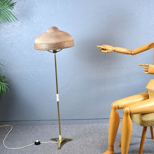 50s tripod floor lamp with rattan shade Japanese style brass rattan floor lamp lamp light vintage design 60s mid century floor lamp