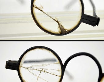 antique glasses Biedermeier with cracked lenses around 1820 1840 copper  frame round glasses frame round copper riveted
