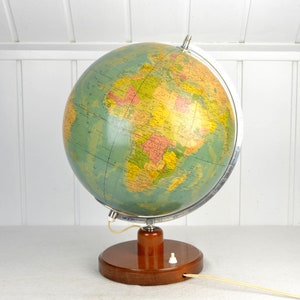 Globe terrestre vintage unique flottant dans l'eau globe -  Canada