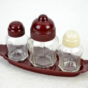 Bakelite Spice Cruet Art Deco 20&#39;s 30&#39;s Salt Pepper Shaker Mustard Pot Spice Shaker Tray Vintage Pepper Shaker Salt Shaker Spices