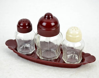 Bakelite spice set, Art Deco style, 1920s/30s, salt and pepper shakers, mustard pot, spice tray, vintage pepper shakers, salt shakers, spices
