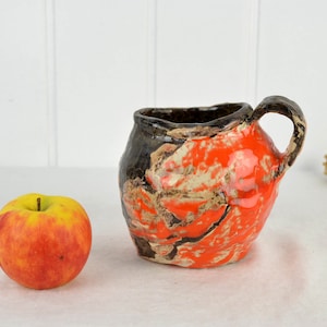 Taza de cerámica, cerámica artística, diseño de mediados de siglo de los años 70, antigüedades vintage, hecha a mano, modelada a mano, firmada