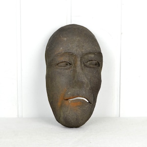Wall mask by artist Helga Seum from Gedern mural grotesque grimace face ceramic studio ceramics handmade Design Pottery art ceramics