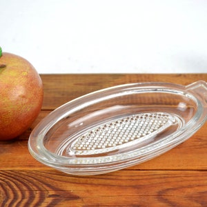 Apple grater garlic grater 30s 40s Saxony glass pressed glass Art Deco glass vintage design garlic country house Brocante kitchen decoration