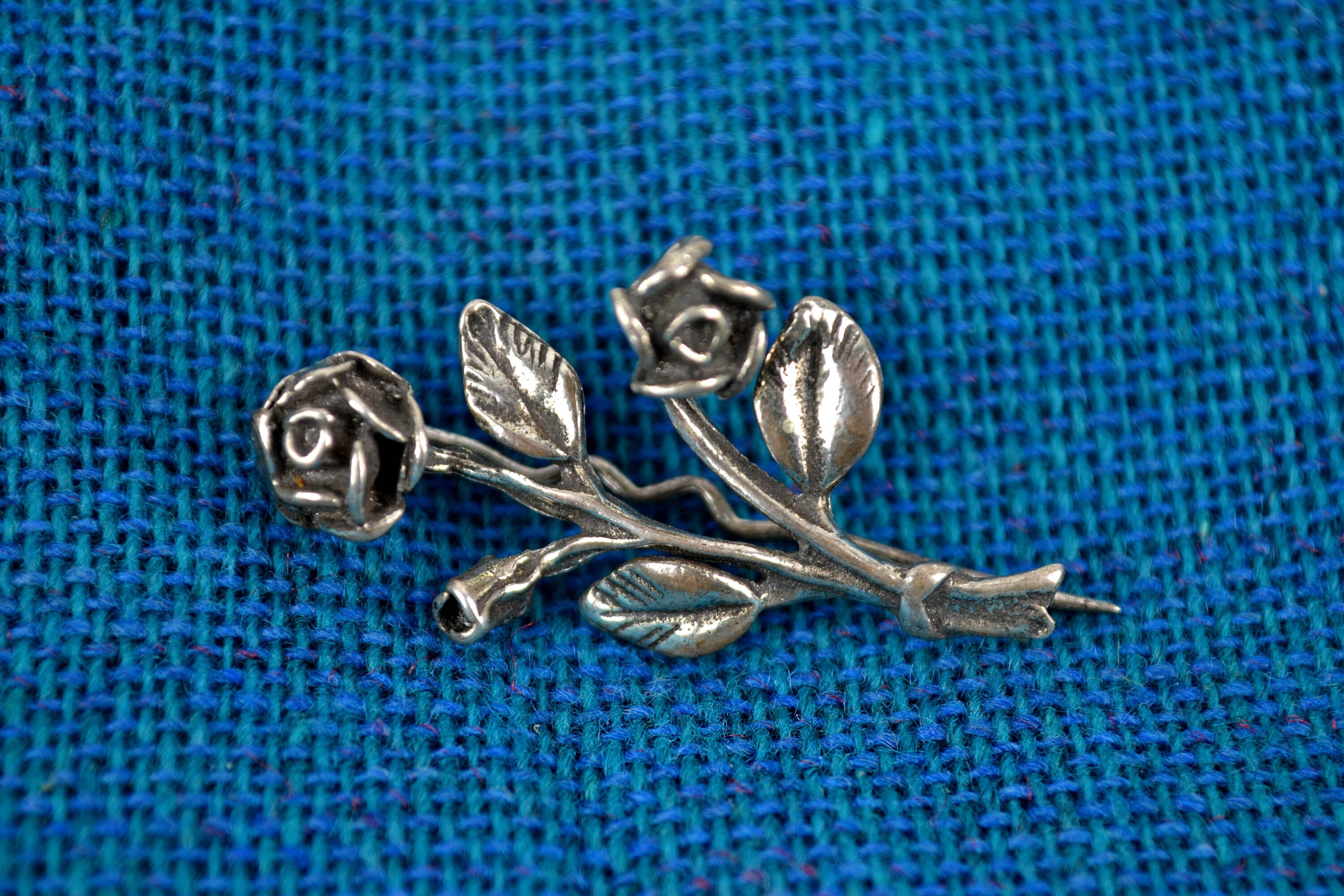 ANCIENNE BROCHE ARGENTÉE rose EUR 60,00 - FR