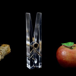 grande clip Lucite vetro acrilico Röhm Hollywood Regency anni '70 '80 vetro acrilico design vintage materiale pubblicitario molletta graffetta porta biglietti