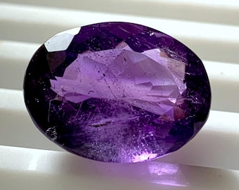Lila Amethyst Edelstein: Facettiertes Oval, natürlicher Amethyst Edelstein, 10.55 Karat (16X12X8MM)
