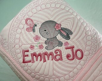 Gepersonaliseerde quilt voor babymeisje, geborduurde deken konijn, erfstuk