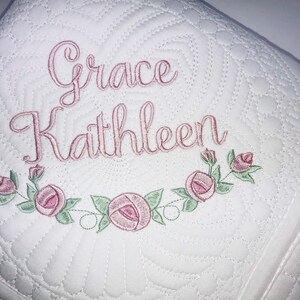 Personalisierte Baby-Erbsstück-Baby-Quilt, personalisierte Baby-Rosetten-Quilt, Babypartygeschenk, Baby-Andenken-Geschenk