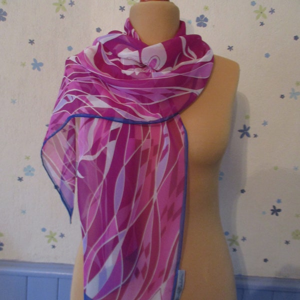Beautiful vintage scarf Renato BALESTRA, in chiffon, hemmed by hand, in very good condition, with labels, 42 x 155 cm