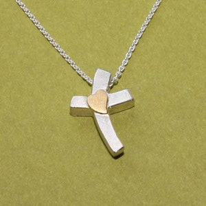 Cross pendant small with cardiac .1.5 cm, made of 925 silver