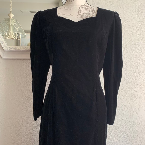 Vintage 1980’s black velvet dress