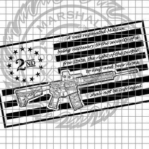 Puede incluir: Ilustración en blanco y negro de un rifle con un fondo de bandera estadounidense. El texto "2nd" está en el centro de la bandera. El texto "A well regulated Militia, being necessary to the security of a free State, the right of the people to keep and bear Arms, shall not be infringed" está impreso en la bandera.