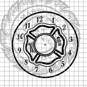 Puede incluir: Cara de reloj en blanco y negro con un símbolo de departamento de bomberos en el centro. La esfera del reloj tiene números romanos para las horas y un diseño de cuerda alrededor del símbolo central.