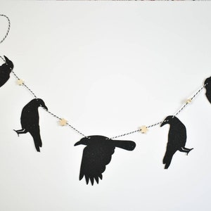 Crow Felt Garland | Raven Decor | Black Bird Garland | Wood Bead Garland | Halloween Banner | Primitive Witchy Decor |Whimsical Wall Hanging