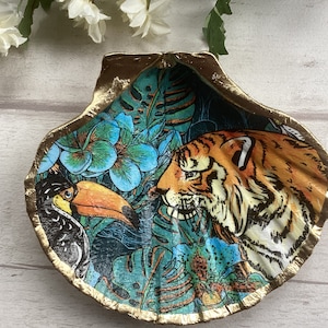 Tiger jewellery dish. Scallop shell. Gold Jewellery dish.  Potpourri dish. Wild cats. Scallop shell. Trinket  holder.