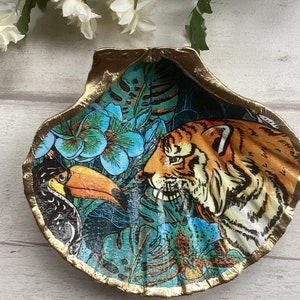 Tiger & Toucan Scallop Shell Jewelry Dish: Gold Accent Trinket Holder