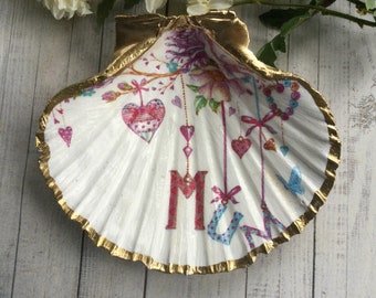 Mother’s Day gift. Mum. Gold Jewellery dish. Tealight holder. Pot pourri dish. Gift for Mum. Scallop shell. Trinket  holder.