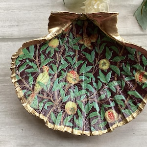 William Morris Scallop Shell Trinket Dish. Pomegranate & Birds Design.