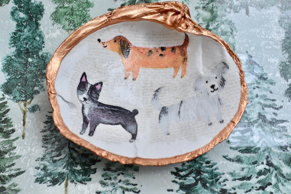 Hunde ornament. Decoupaged Muschel. Schmuckhalter. Bemalte Etsy