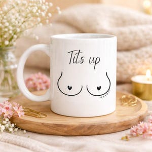 Taza de café para regalo de mastectomía, taza "Tetas arriba", regalo para superviviente de cáncer de mama, taza sarcástica y divertida para mejor amiga, taza de cerámica de 325 ml