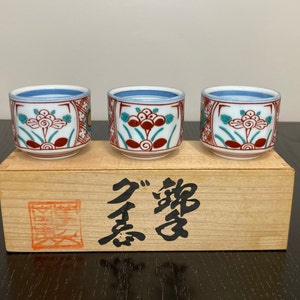 Japanese Ceramics Sake Set (Set of 3). Three ceramic Sake Cups in Original Box. (1980&#39;s Fine Art Ceramics)
