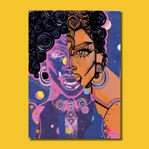 Puede incluir: Una ilustración digital de una persona con la cara dividida. El lado izquierdo de la cara es rosa y azul con un afro negro. El lado derecho de la cara es marrón con un afro negro. El fondo es azul oscuro con puntos blancos y amarillos.