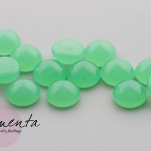 6 cabochons ~ 10mm ~ jade green ~ glass ~ material for jewelery making
