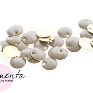 10pcs ~ 8mm ~ enamel / one side ~ beige ~ pendant ~ material for jewelry making