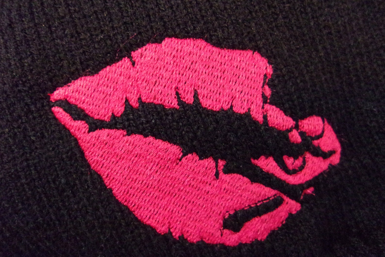 Red lips skull cap poison skull and crossbones beanie goth
