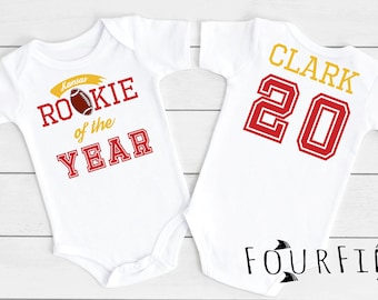 Kansas City-fans voetbalbabykleding Gepersonaliseerde voetbalbaby-outfit voor fans van Kansas City Chiefs Aangepaste voetbalrompers met namen
