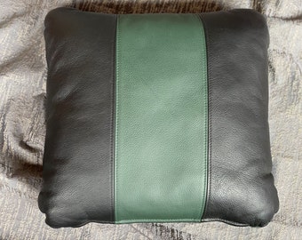 Coussin en cuir avec rembourrage, cuir véritable 40 x 40 cm, coussin de salon noir et vert, coussin de fauteuil, coussin de dossier, coussin de vie, coussin décoratif