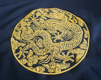 Traditioneller koreanischer Kapuzenpullover mit Drachenstickerei