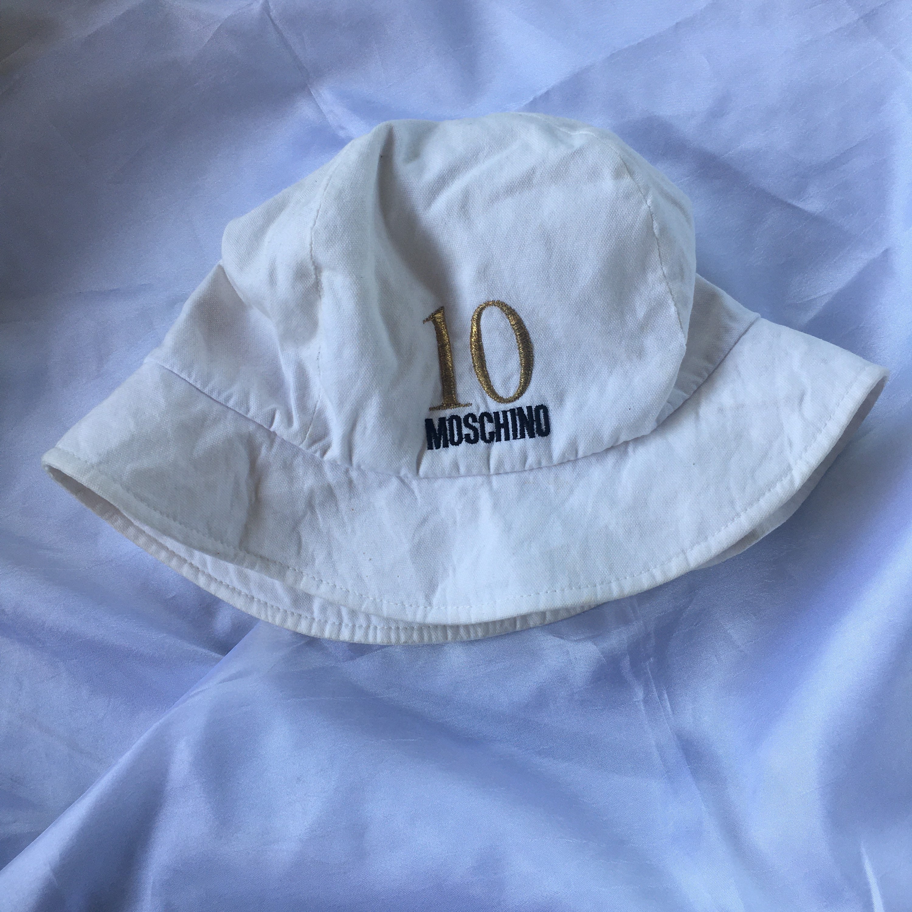 Moschino bucket best sale hat