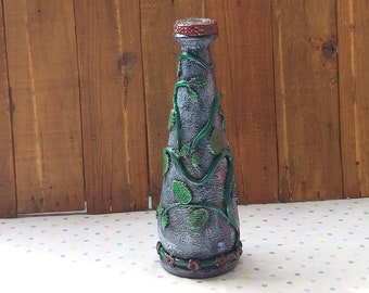 Blumenvase mit Blattranke Kegelförmig