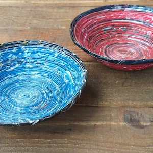 2 ciotole in carta riciclata rosso/blu