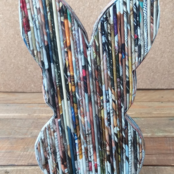 Hase aus recycelten Papier