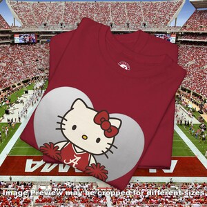 Koszulka Hello Kitty z Alabamy | Koszulka Roll Tide Cheer Tee | Koszulka kibica Crimson Tide | Koszulka futbolu uniwersyteckiego Kawaii | Odzież na mecz Alabamy zdjęcie 2