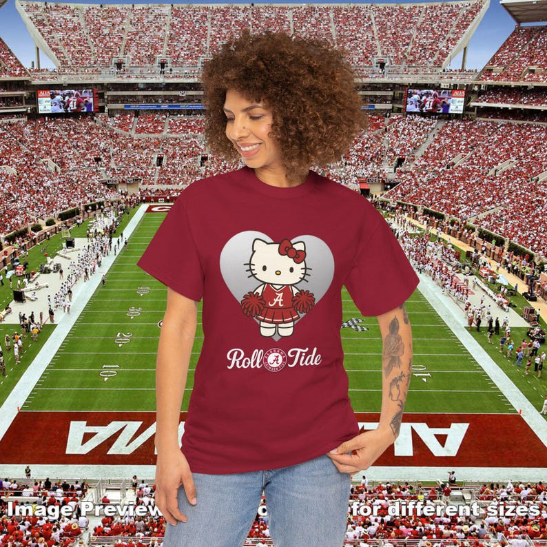 Koszulka Hello Kitty z Alabamy | Koszulka Roll Tide Cheer Tee | Koszulka kibica Crimson Tide | Koszulka futbolu uniwersyteckiego Kawaii | Odzież na mecz Alabamy zdjęcie 5