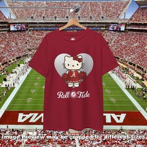 Koszulka Hello Kitty z Alabamy | Koszulka Roll Tide Cheer Tee | Koszulka kibica Crimson Tide | Koszulka futbolu uniwersyteckiego Kawaii | Odzież na mecz Alabamy zdjęcie 3