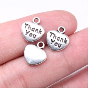 30pcs Corazón Gracias encanta el colgante