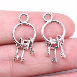 20pcs Keychain with 3 Vintage Keys Charms Pendant 13x24mm Antique Silver DIY Jewelry Making Ornament Accessories Antique Silver