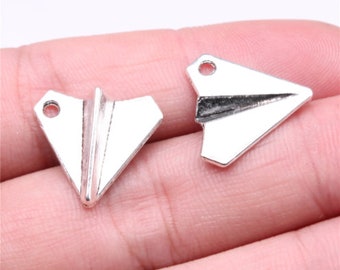 20 st. Pappersflygplans-berlocker, hängen 17 x 19 mm, antik silver, gör-det-själv-smyckestillverkning, ornament, tillbehör