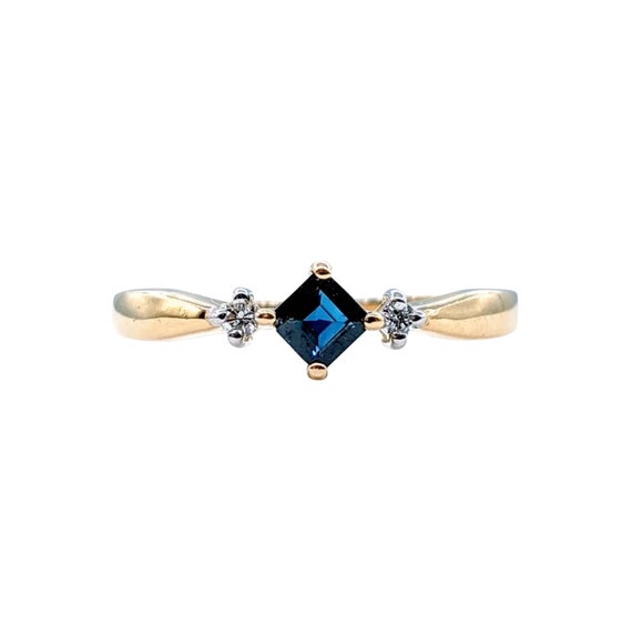 Simple and Elegant Sapphire and Diamond Ring