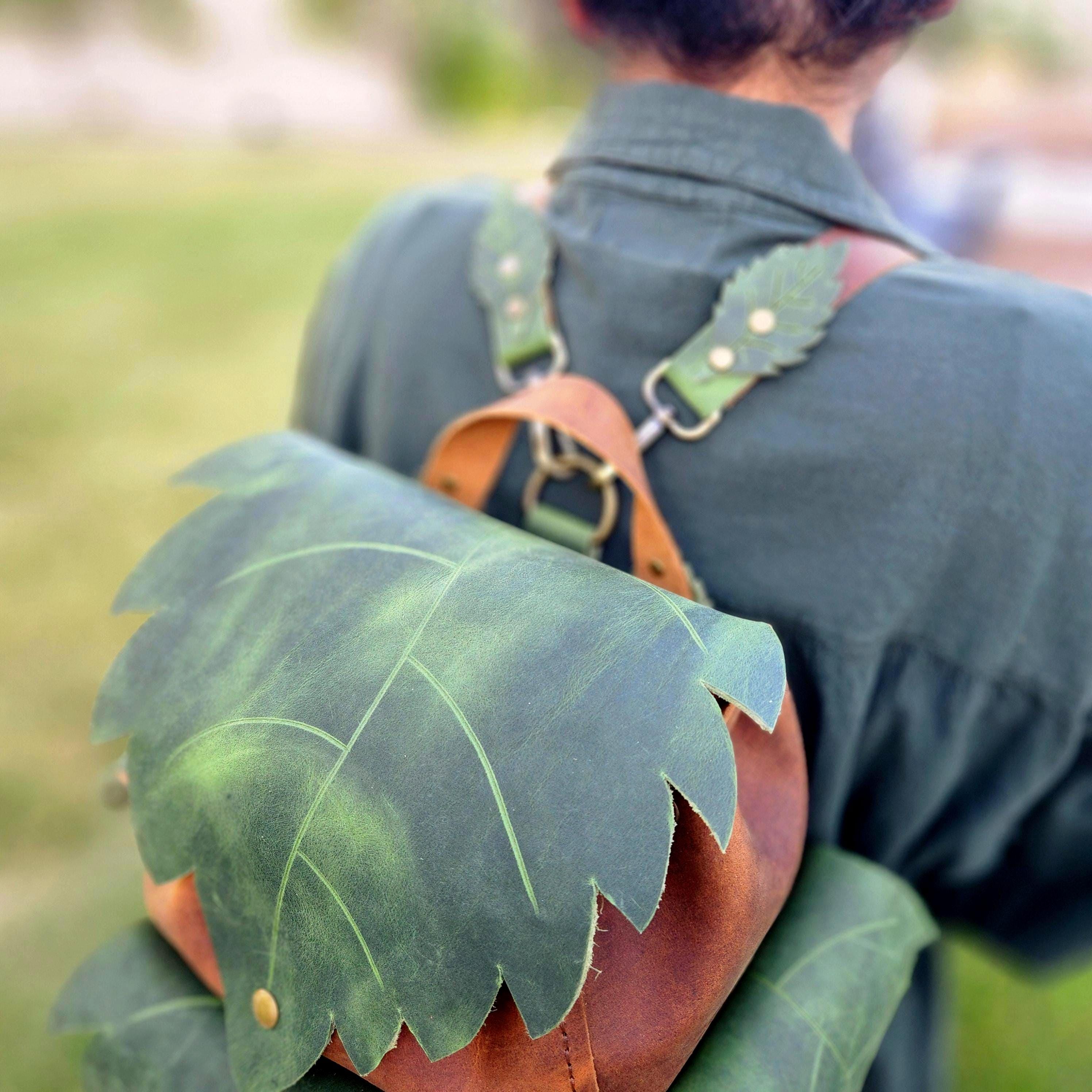 Pathfinder Backpack Leather Pattern – Leaf-themed Fantasy  display picture 2