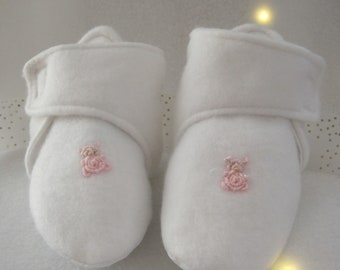 Fleece baby booties, white fleece infant shoes, soft baby slippers, fleece slippers, baby shoes, embroidered footwear